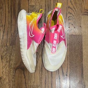 Little girl size 4 Nike slip ons